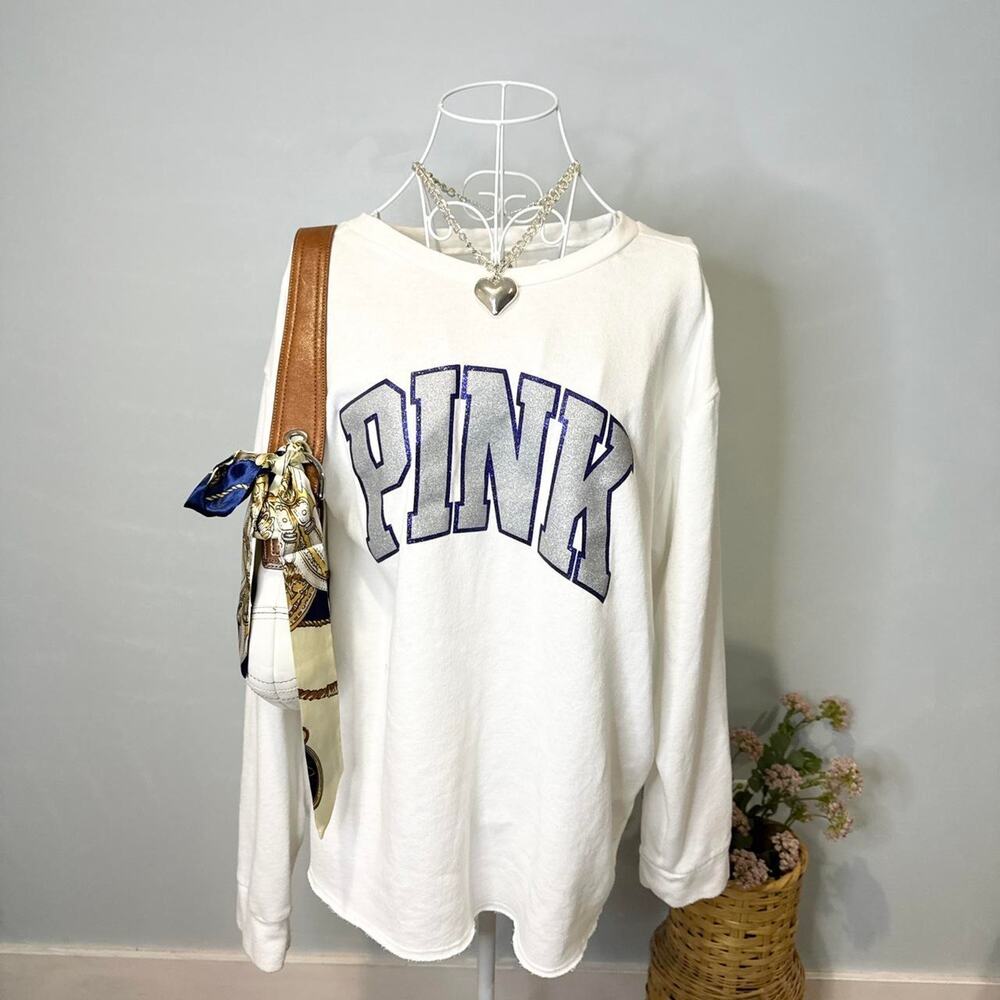 Cute vintage y2k Victoria’s Secret PINK white varsity crew neck sweatshirt